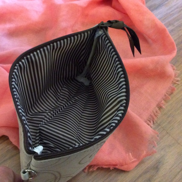 Tan Thirty One zippered pouch. NWOT - Picture 2 of 2